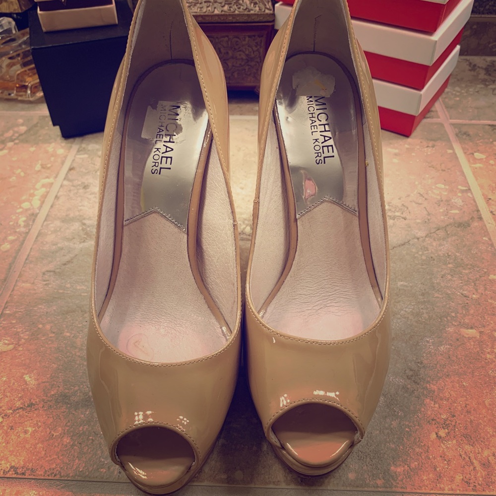 Michael Kors size 7.5M beige peep toe heel
